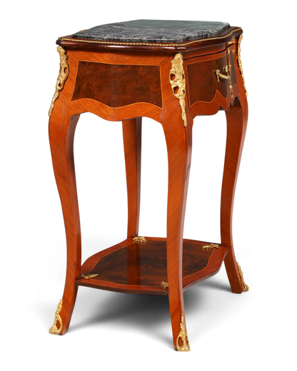Hauptstadt Möblerei Louis XV Beistelltisch aus Holz mit Marmorplatte, Messingverzierungen und Intarsien im Barockstil
