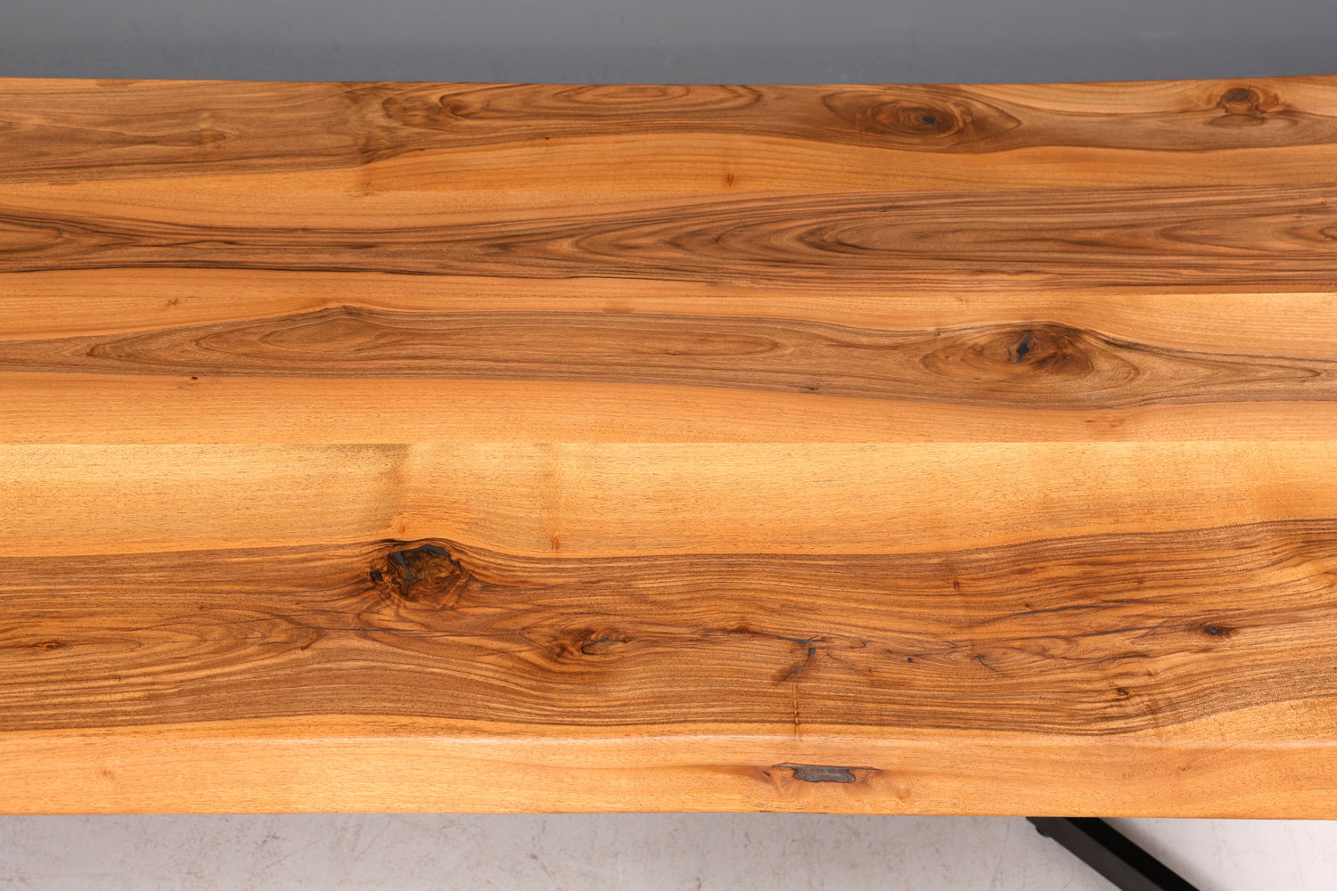 Wunderschöner Nussbaum Tisch 260cm-97cm Esszimmer Tisch Baumkanten Platte massiv Holz Küchentisch