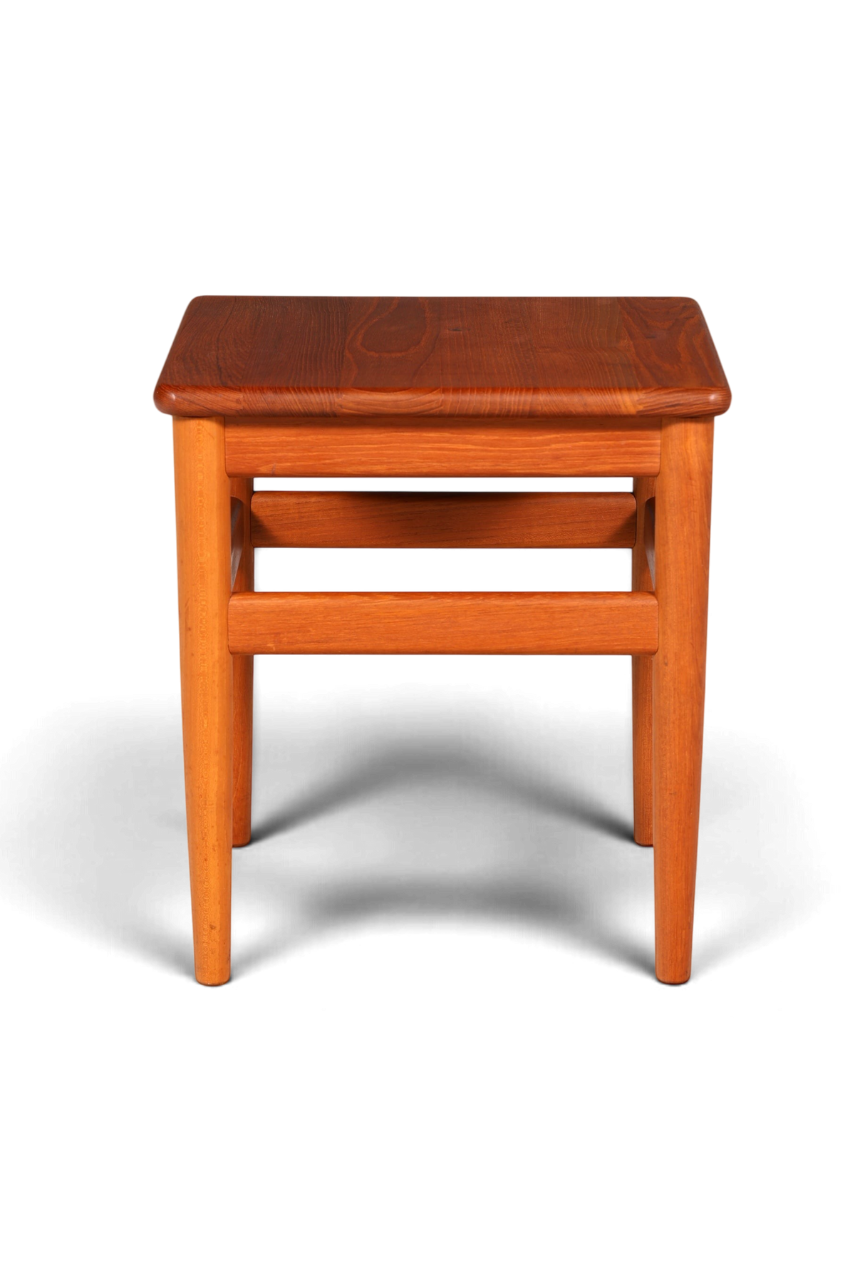 Hauptstadt Möblerei Mid-Century Beistelltisch aus Teakholz im dänischen Design mit quadratischer Platte