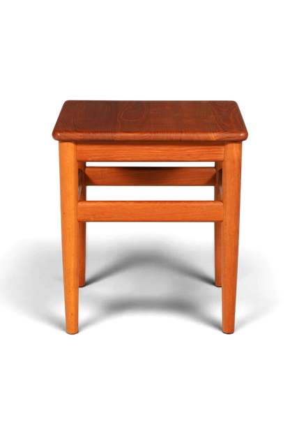 Hauptstadt Möblerei Mid-Century Beistelltisch aus Teakholz im dänischen Design mit quadratischer Platte