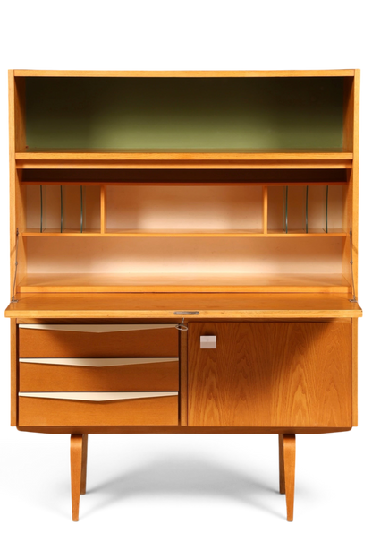 Hauptstadt Möblerei Hellerau Sekretär Modell 427 aus Eschenholz mit ausklappbarer Schreibfläche im Mid-Century-Design