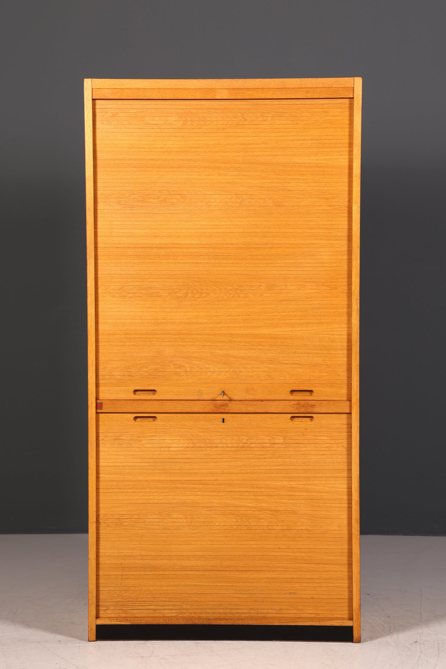 Schlichter Mid Century Rollladenschrank Bauhaus Vintage Apothekerschrank Art Deco Büro Aktenschrank