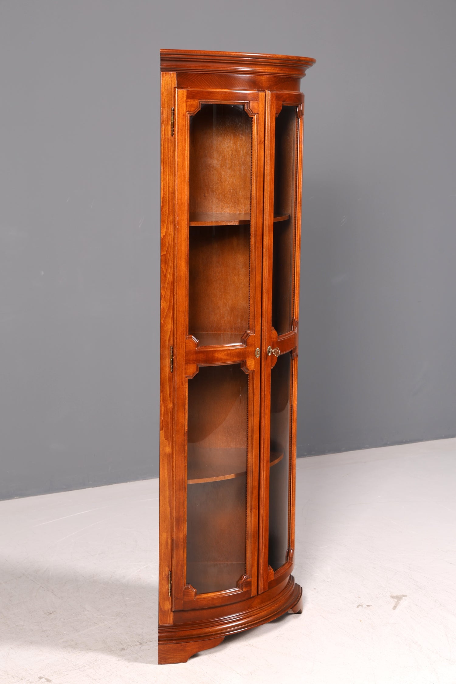 Wunderschöne Original Selva Eckvitrine Antik Stil Vitrine Schrank Geschirrschrank Glasvitrine Eckschrank 1 von 2