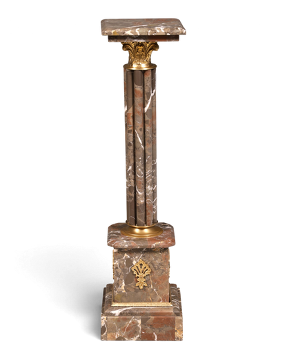 Hauptstadt Möblerei Marmorsäule H901 mit goldenen Verzierungen und quadratischer Ablagefläche