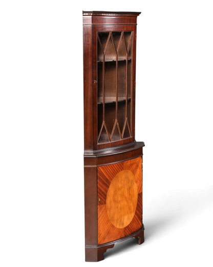 Hauptstadt Möblerei englische Eckvitrine aus Mahagoni mit Glasfront und Intarsien im Vintage-Stil der 60er Jahre