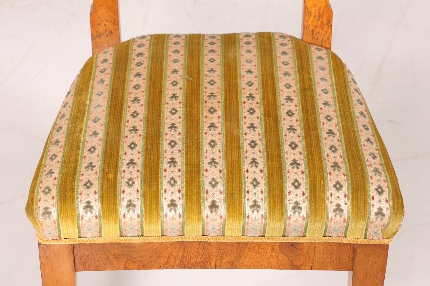 Traumhafter Biedermeier Stuhl Antik Küchenstuhl echt Holz Sekretär Stuhl Esszimmer Stuhl 1 von 2