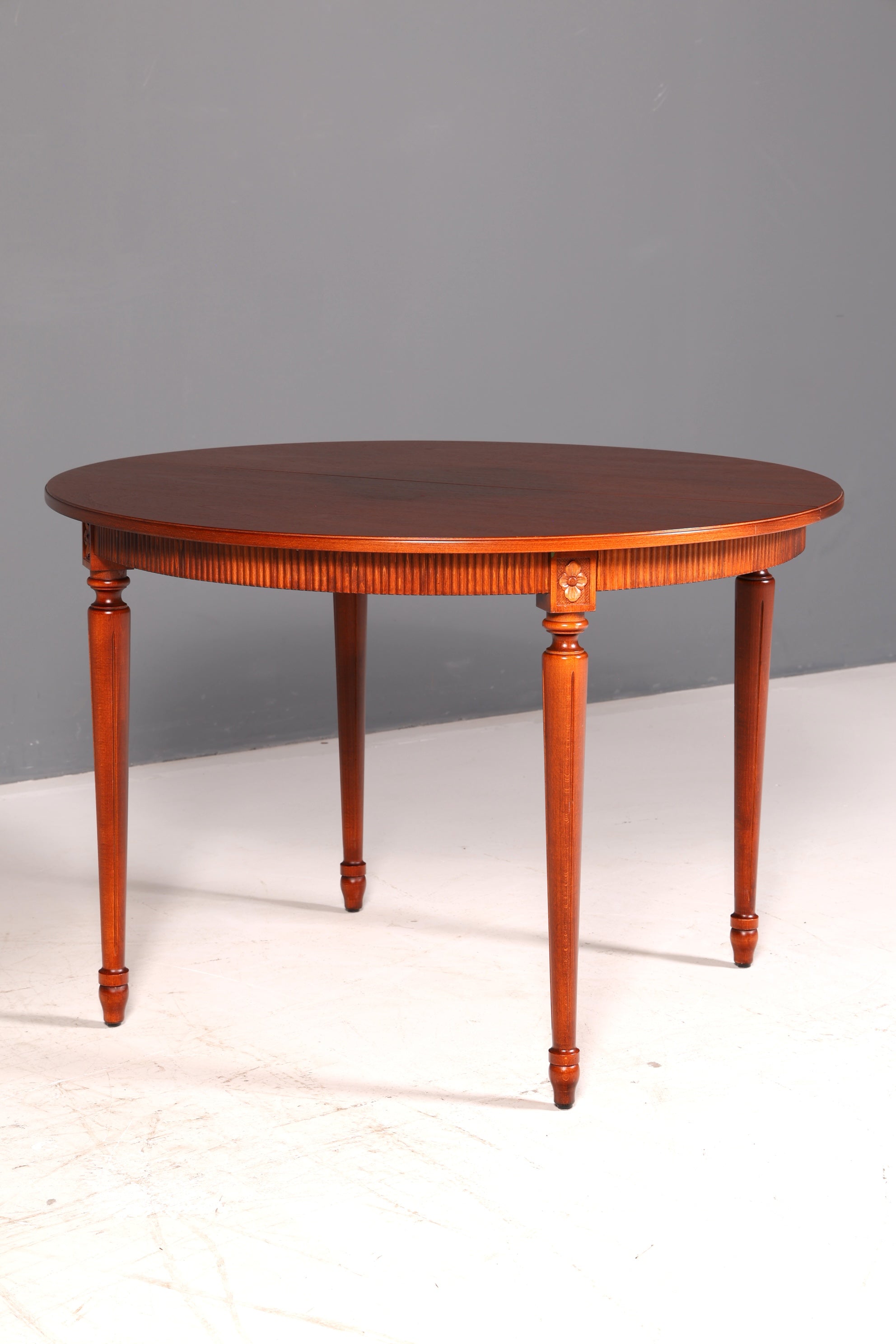 Stilvoller Tisch im Gustavianischen Stil Küchentisch Ausziehbar Antik Stil Esszimmer Tisch Esstisch Rund Vintage