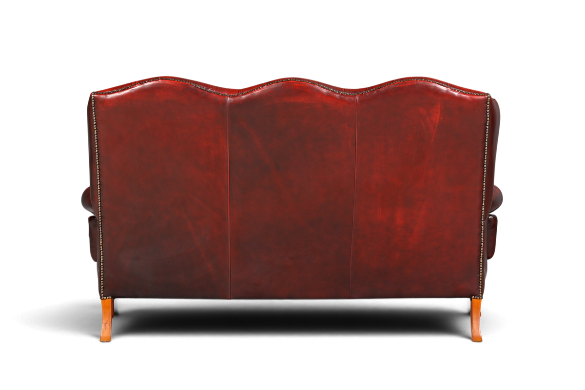 Hauptstadt Möblerei Chesterfield 3er Sofa aus rotem Echtleder mit Ziernägeln, Rückansicht