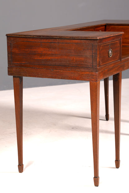 G621 Finish Filigraner Englischer Schreibtisch Englisch Desk Bürotisch 60s Office Table (Kopie)