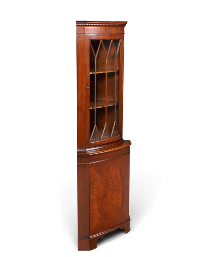 Hauptstadt Möblerei englische Eckvitrine aus Mahagoni mit verglaster Tür und Rautenmuster im Vintage-Stil