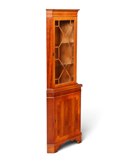 Hauptstadt Möblerei englische Eckvitrine aus Eibenholz mit verglaster Tür und klassischem Design im Vintage-Stil
