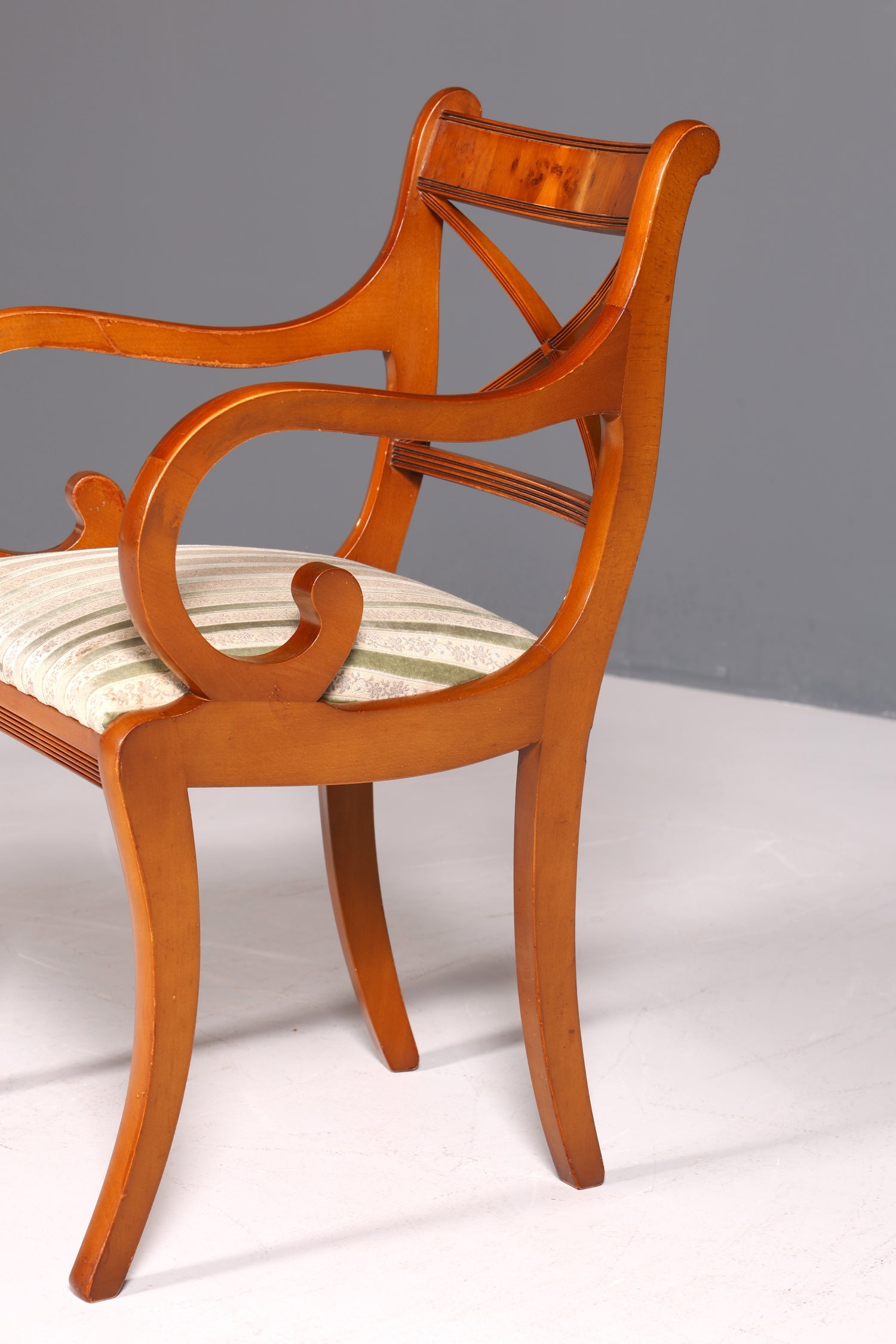 Wunderschöner Englischer Stuhl UK Armlehnstuhl Antik Stil Regency Sekretär Stuhl Eibe Polsterstuhl 1 von 2