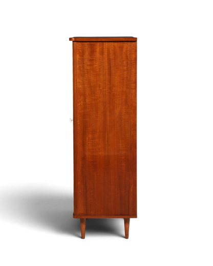 Hauptstadt Möblerei Mid Century Schrank aus Echtholz im Vintage-Design mit konischen Beinen, Seitenansicht