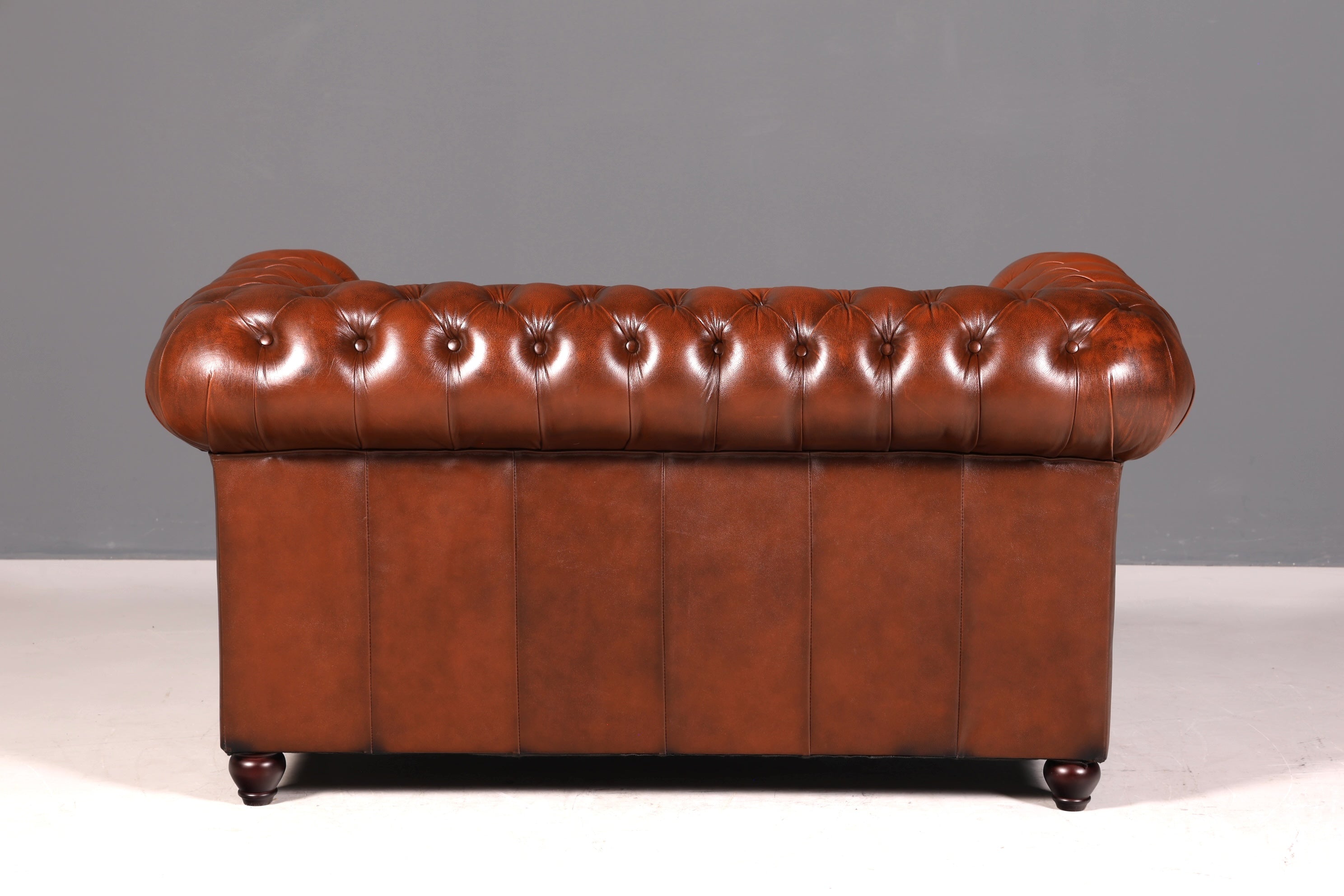 G118 Finish Wunderschönes Original Chesterfield 2er Sofa Englisch Oxblood Leder 2- Sitzer Couch