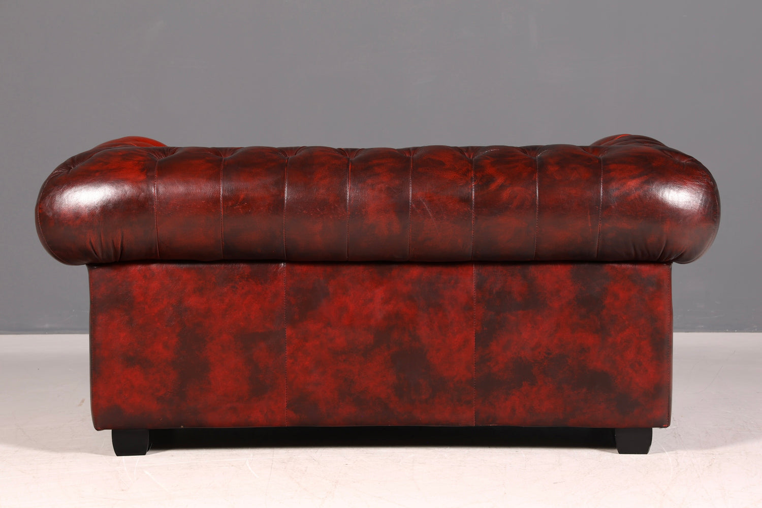 G074 Finish Wunderschönes Original Chesterfield 2er Sofa Englisch Oxblood Leder 2- Sitzer Couch