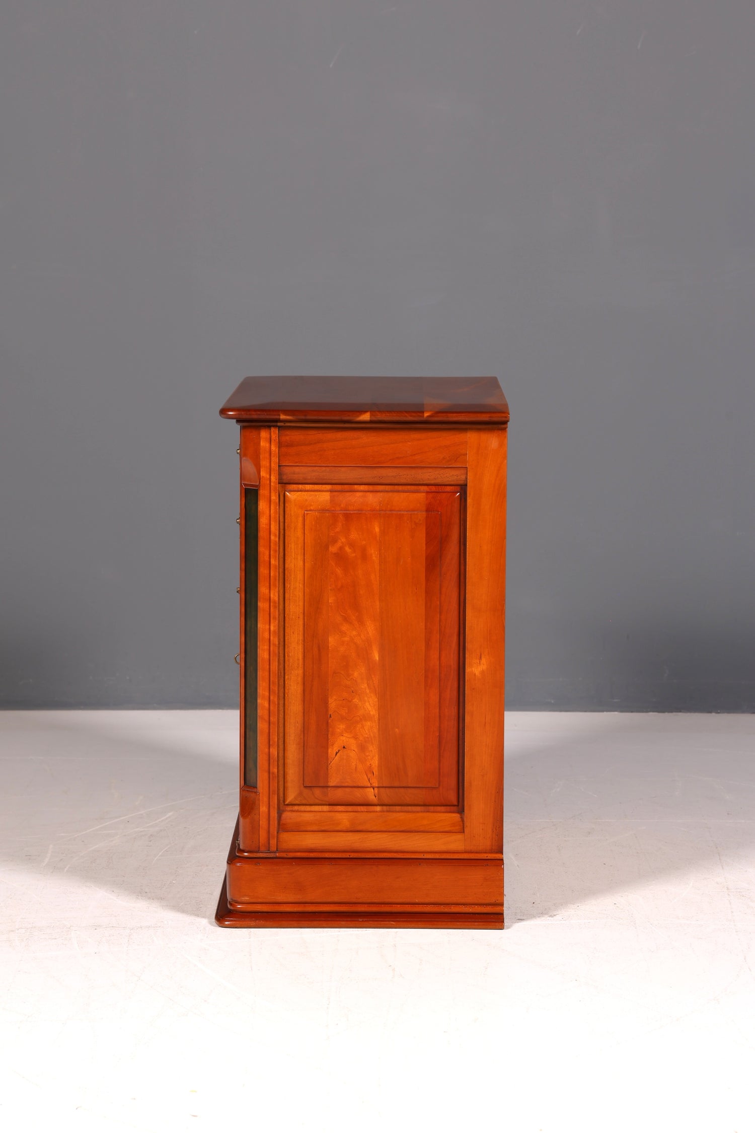 Edle Kommode im Biedermeier Stil Englischer Stil Eibe Echt Holz Sideboard Antik
