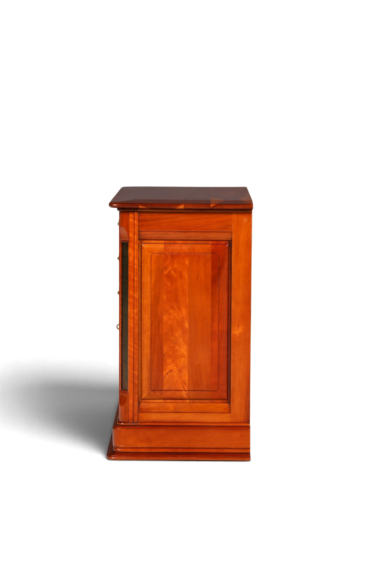 Hauptstadt Möblerei Kommode im Biedermeier Stil aus massivem Eibenholz mit antiker Maserung und englischem Design