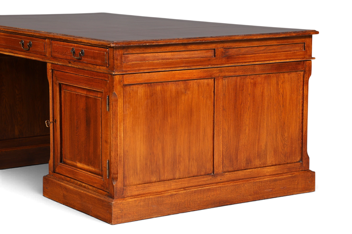Hauptstadt Möblerei englischer XXL Partnerdesk aus massivem Holz im Vintage-Stil mit Schubladen und edler Optik