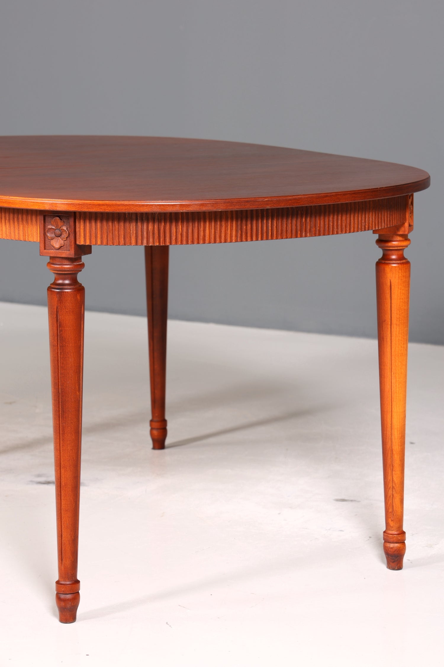 Wunderschöner Tisch im Gustavianischer Stil Küchentisch ausziehbar Antik Stil Esszimmer Tisch