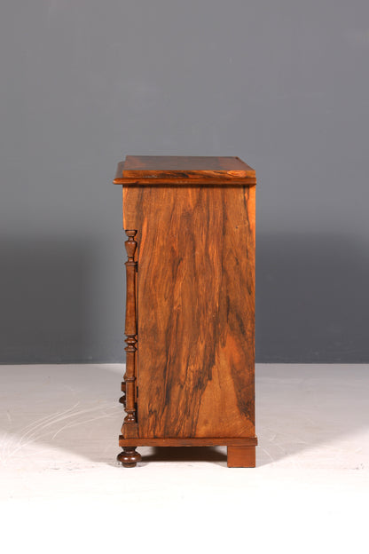 Beautiful Gründerzeit (late 19th-century) cabinet, Louis Philippe walnut chest of drawers, circa 1880