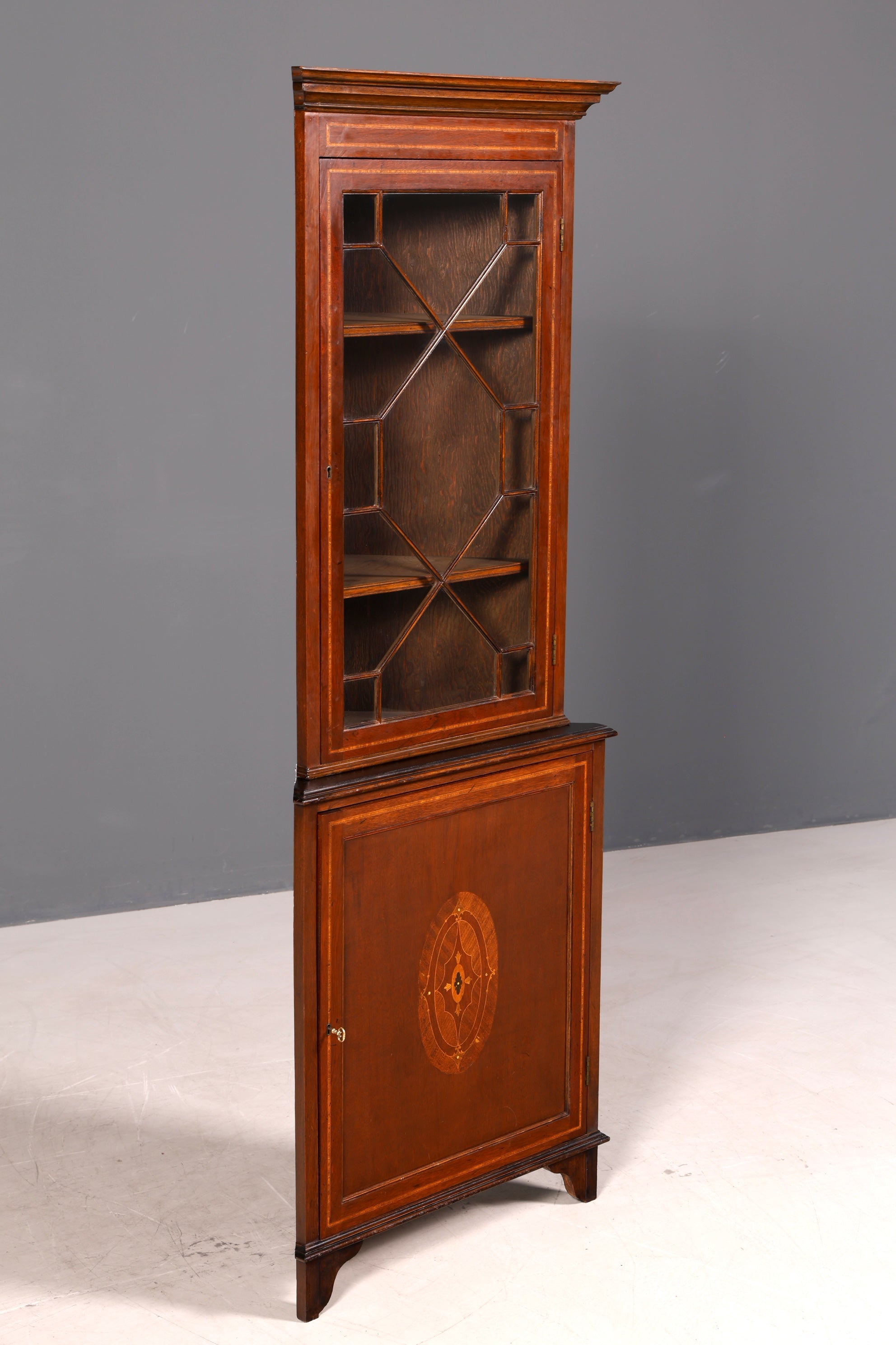 G577 Finish cm Wunderschöne Englische Eckvitrine Mahagoni Antik 60s echt Holz Schrank Eckschrank Glasvitrine (Kopie)