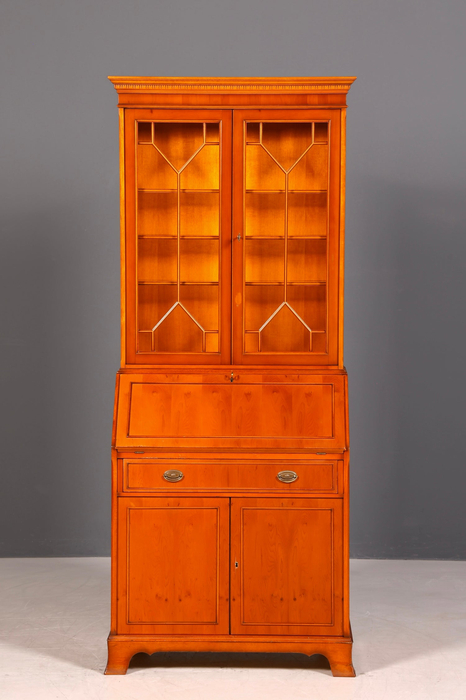 G581 Finish Stilvoller Englischer Sekretär Original Heldense Büro Aufsatzsekretär Eibe Antik 60S Vitrinen Schrank UK (Kopie)