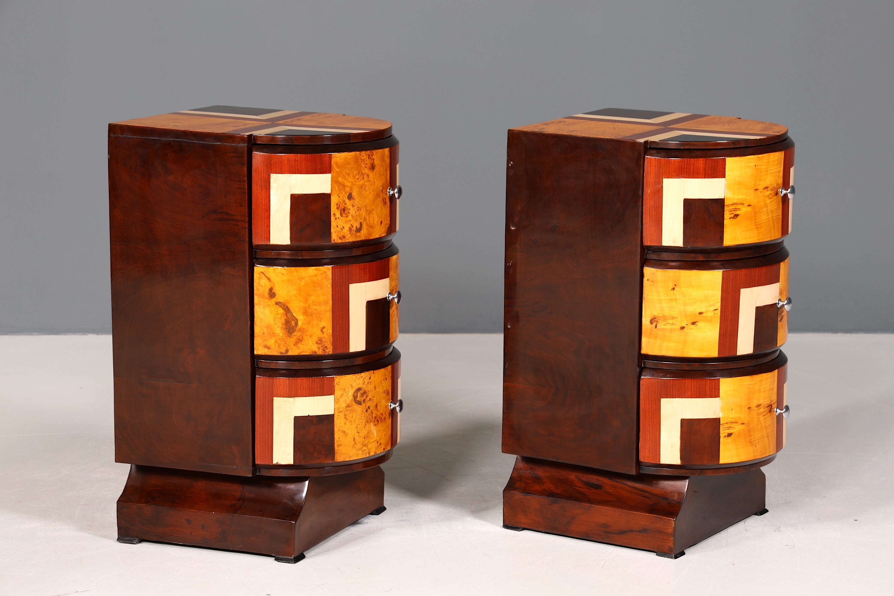 Zwei Wunderschöne Art Deco Stil Kommoden - Einzigartige Möbelstücke für jeden Raum