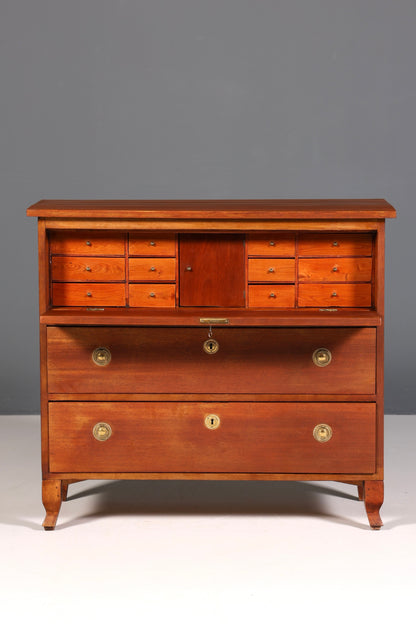 F826 Finish Antik Sekretär?