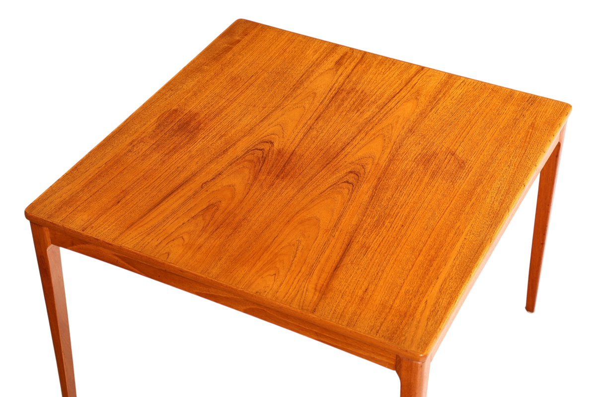 Hauptstadt Möblerei Alberts Tibro Couchtisch aus Teakholz im skandinavischen Mid-Century-Design mit warmer Maserung