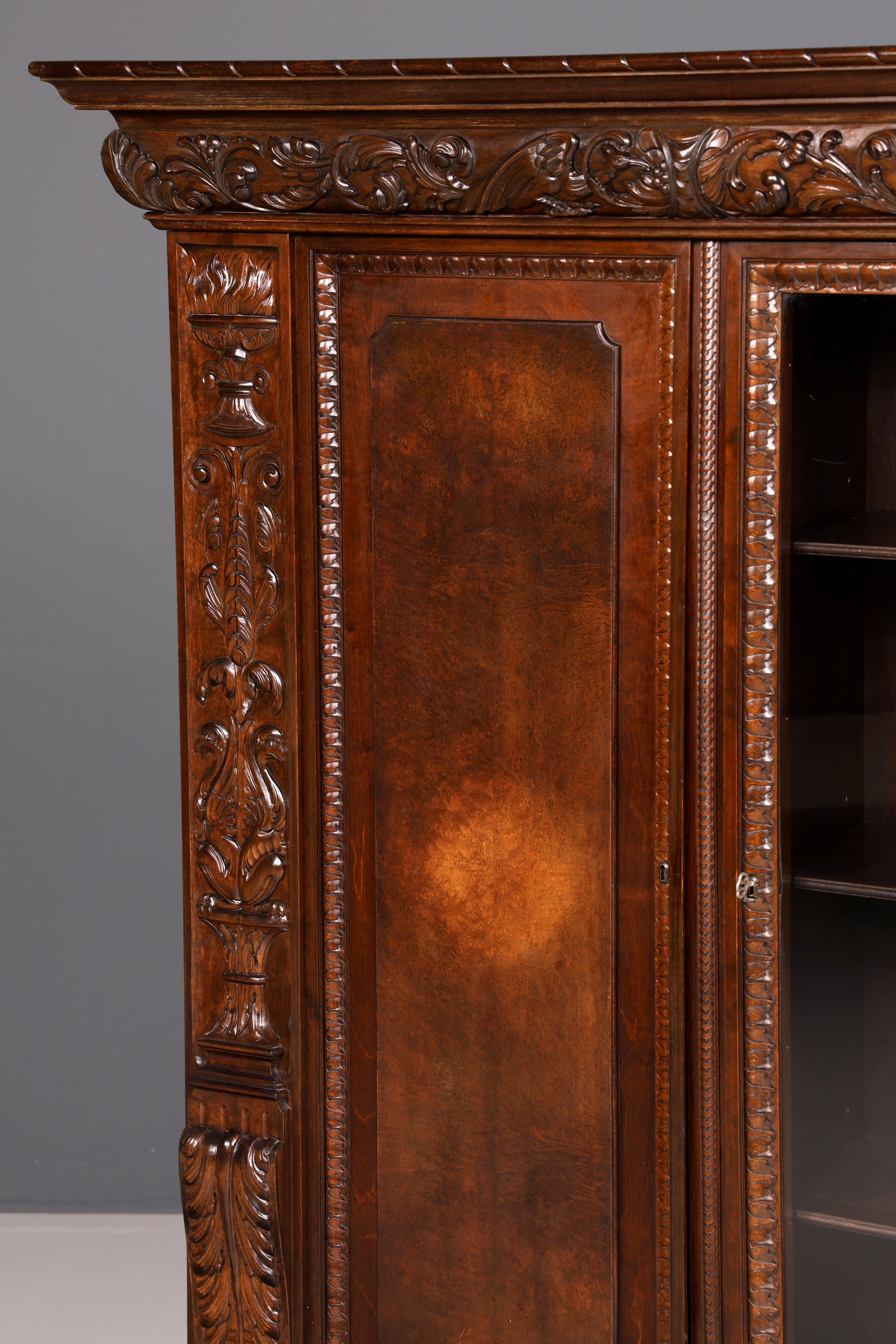 Wunderschöner Neorenaissance Bücherschrank Antik Vitrine Herrenzimmer Gründerzeit Schrank Regal Vintage