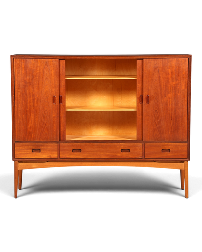 Hauptstadt Möblerei Mid Century Highboard aus Teakholz im Danish Design mit Schiebetüren und Schubladen