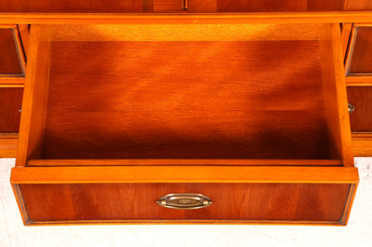 Wunderschöne Original Heldense Vitrine Englische Eibe Bücherschrank Antik Stil Glasvitrine