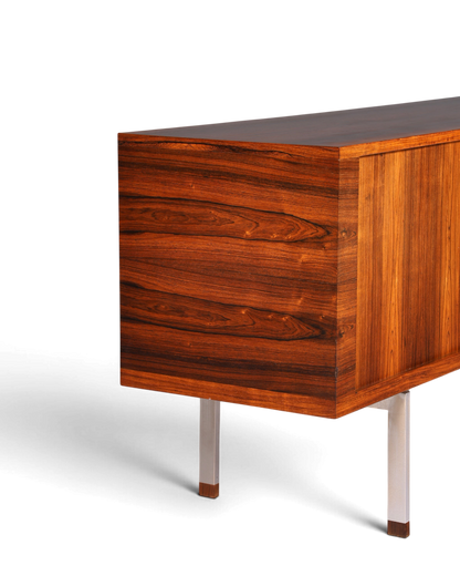 Beeindruckendes Original Hans J. Wegner für RY Møbler Modell RY 25 Sideboard Palisander Holz TV Kommode Vintage Schiebetür Schrank 1 von 2