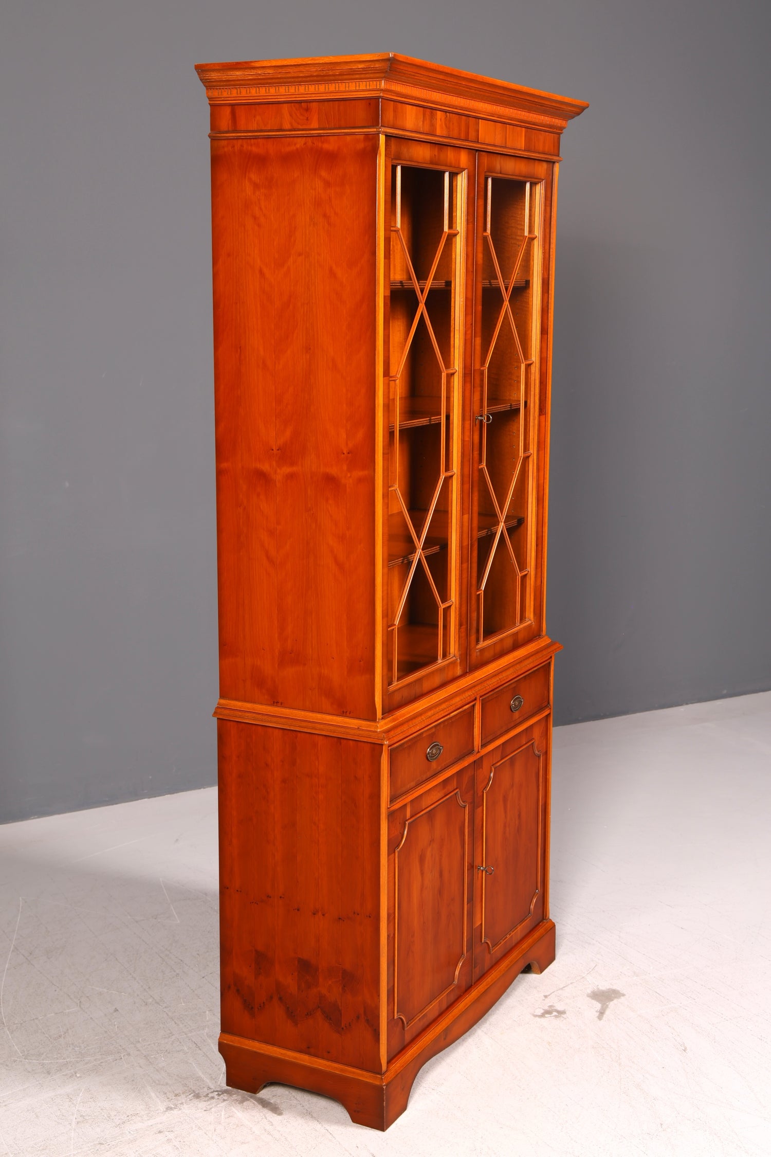 Wunderschöne Original Heldense Vitrine Eibe Bücherschrank Glasvitrine Buffet Schrank