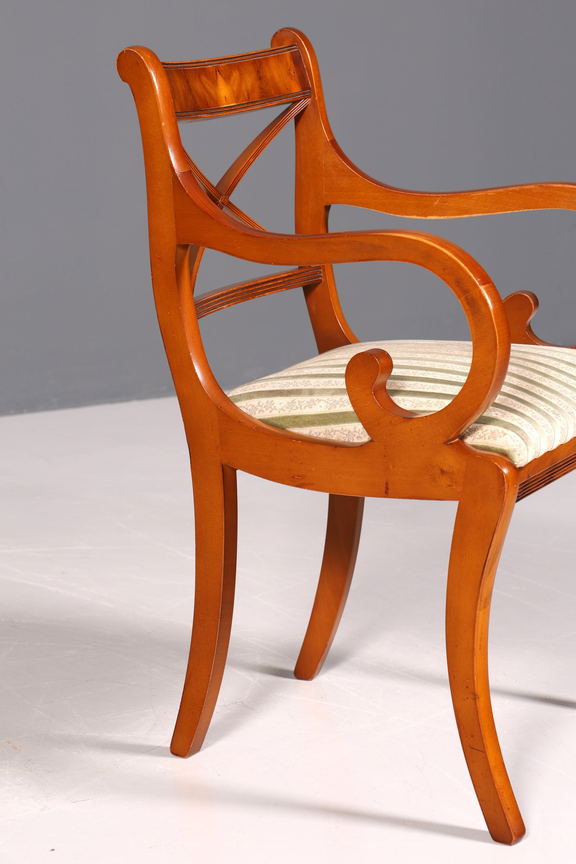 Wunderschöner Englischer Stuhl UK Armlehnstuhl Antik Stil Regency Sekretär Stuhl Eibe Polsterstuhl 1 von 2