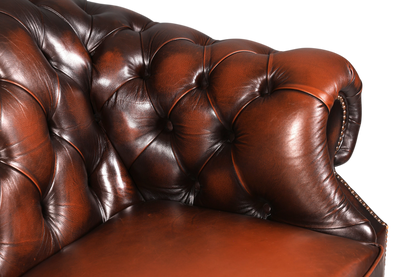 Hauptstadt Möblerei Chesterfield Centurion 3-Sitzer Sofa aus braunem Echtleder mit klassischer Knopfheftung