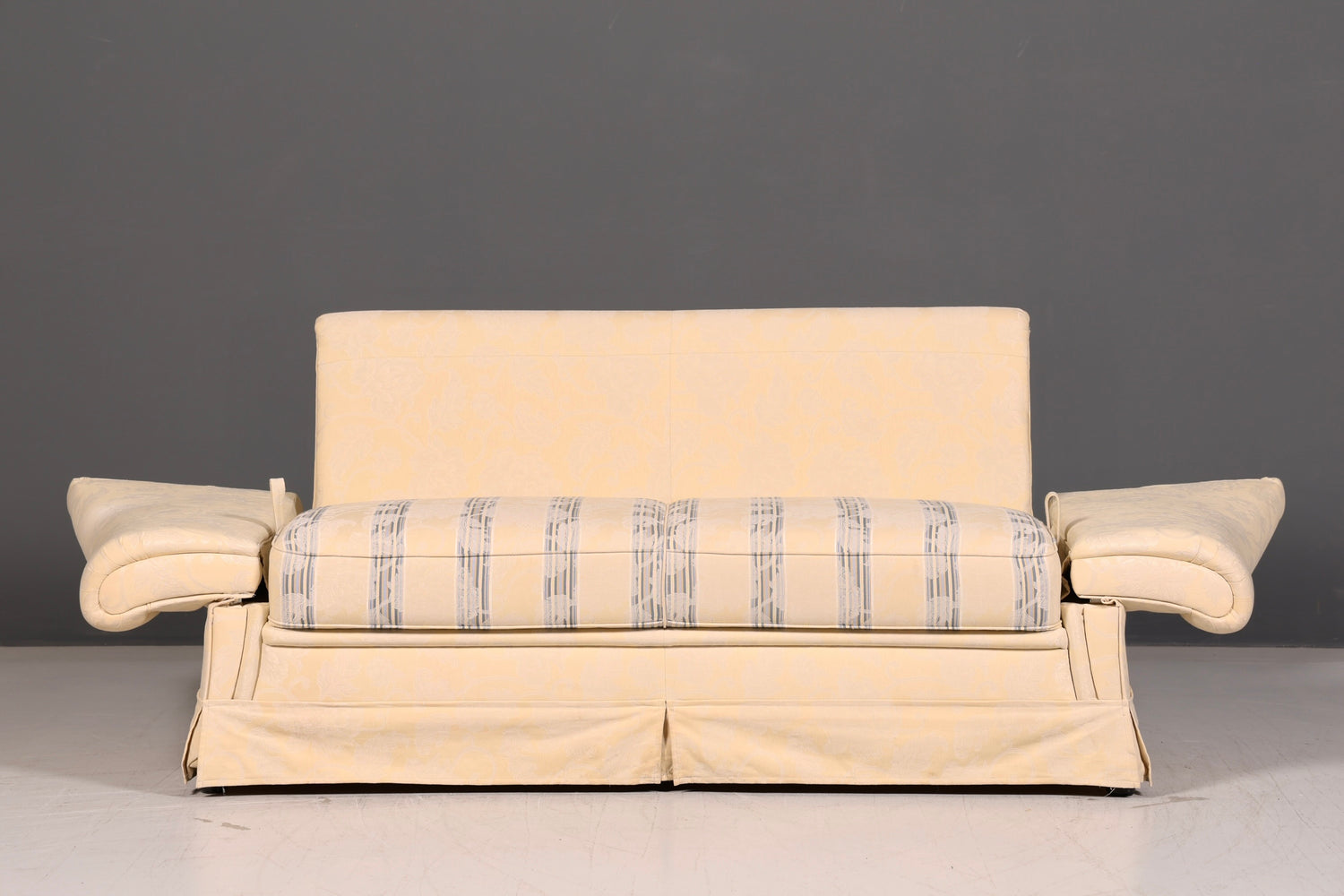 Wunderschönes Landhaus Sofa mit Hocker Englischer Stil Creme 2-Sitzer Couch Stoff Polstersofa Landhausstil Zweisitzer
