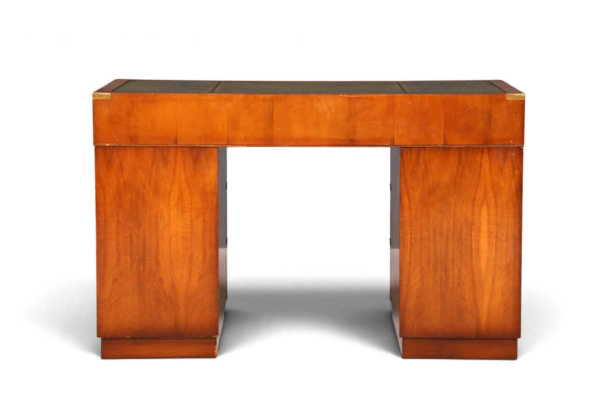 Hauptstadt Möblerei maritimer Military Chest Schreibtisch aus Massivholz mit grüner Lederauflage und Messingbeschlägen