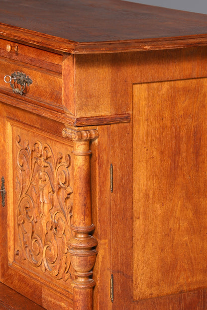 Stylish Gründerzeit sideboard, Louis Philippe oak cabinet/chest of drawers, circa 1880