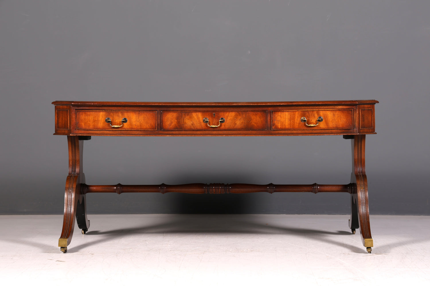Wunderschöner Englischer Schreibtisch Office Table Mahagoni Partner Desk Echt Lederauflage Regency Partner Desk Bürotisch