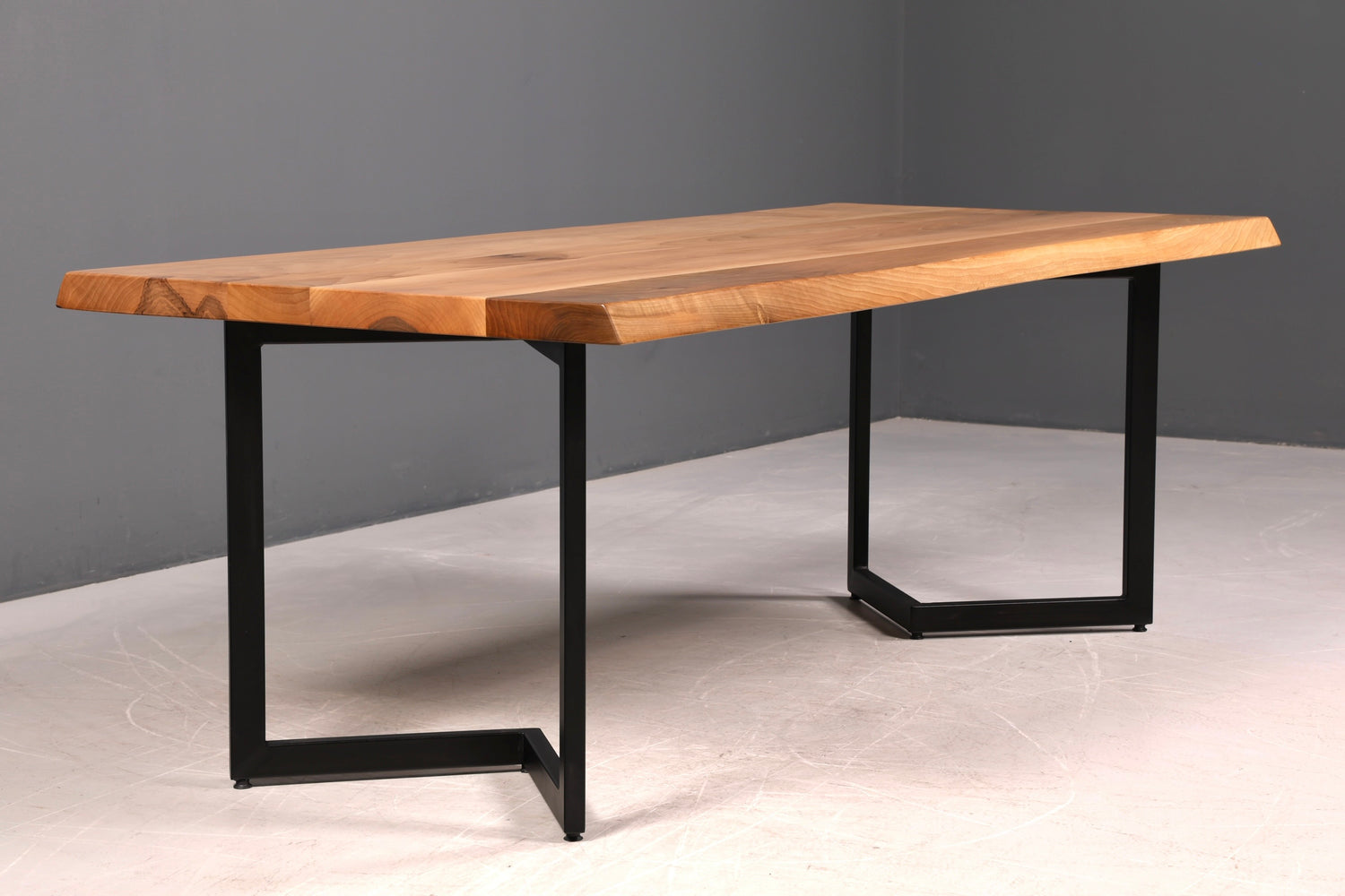 Wunderschöner Nussbaum Tisch 220cm-95cm Esszimmer Tisch Baumkanten Platte massiv Holz Küchentisch