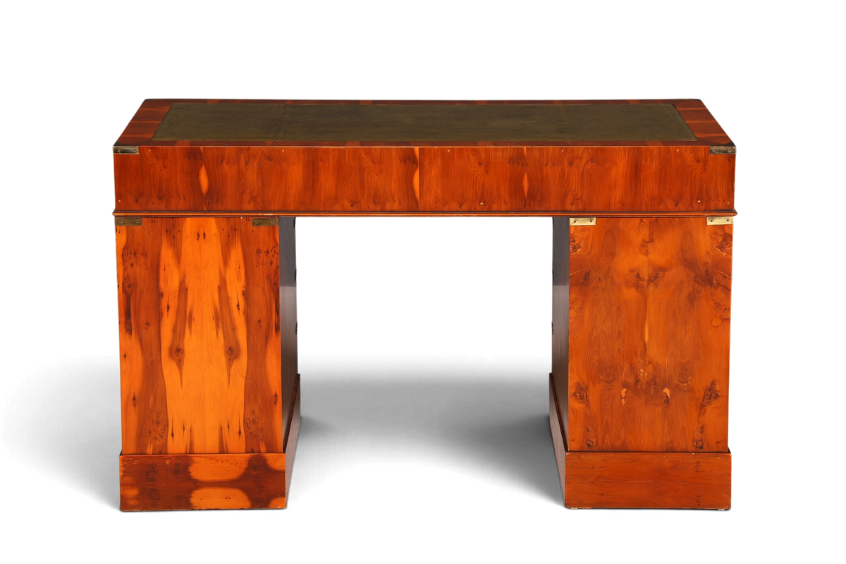 Hauptstadt Möblerei maritimer Military Chest Schreibtisch aus Holz mit grüner Lederauflage und Messingbeschlägen