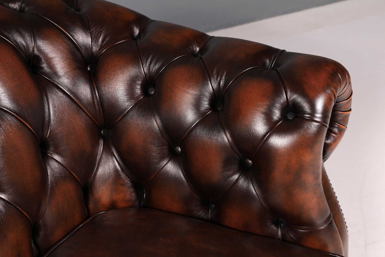 Beautiful Original Chesterfield Centurion 2-Seater Couch Real Leather Sofa English UK Leather Sofa Antique