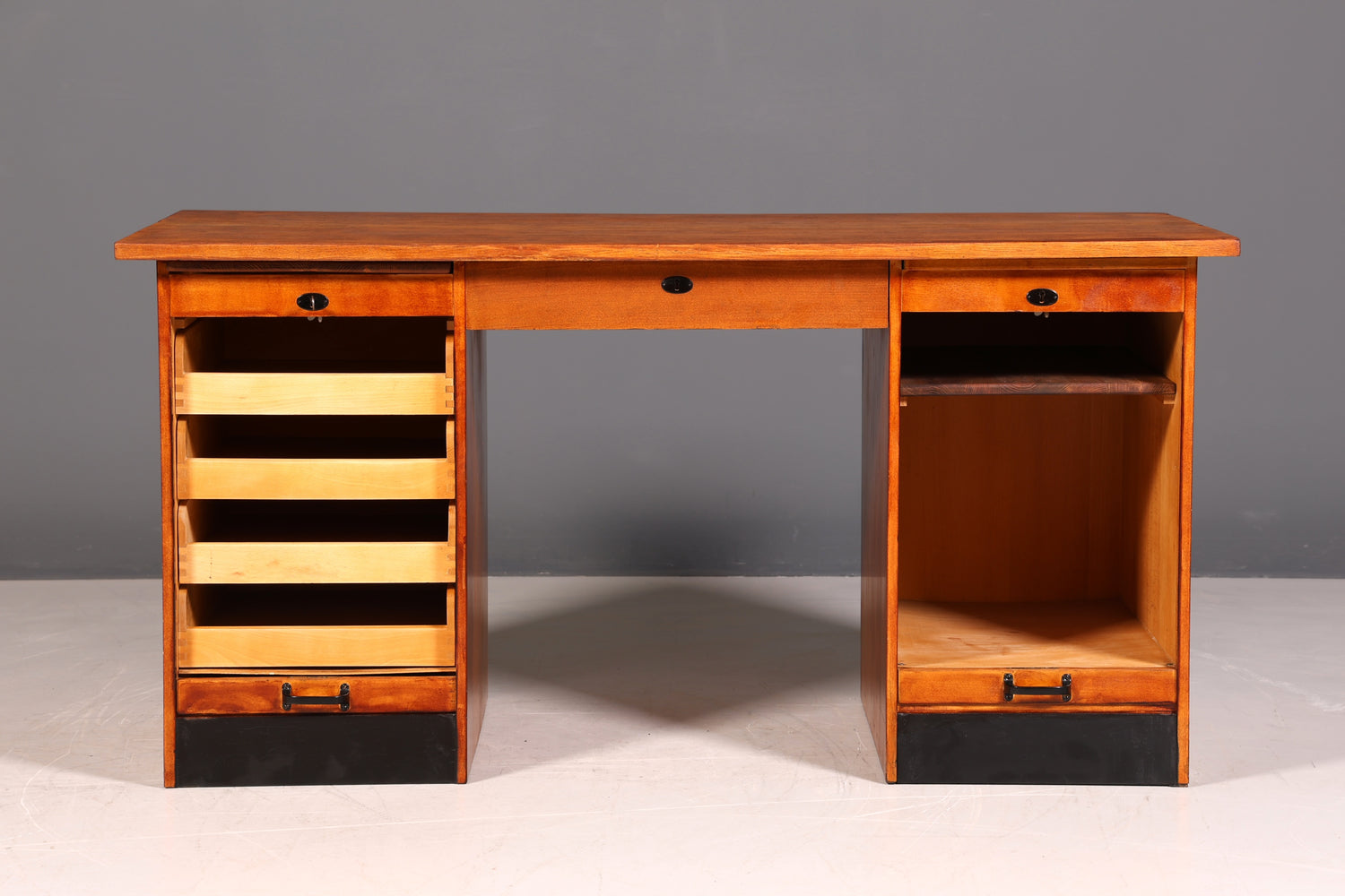 G226 Finish Wunderschöner Mid Century Schreibtisch Danish Design Bürotisch 60er Jahre Office Table (Kopie 2)