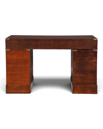 Hauptstadt Möblerei maritimer Schreibtisch im Military Chest Stil aus dunklem Holz mit Messingbeschlägen und Leder