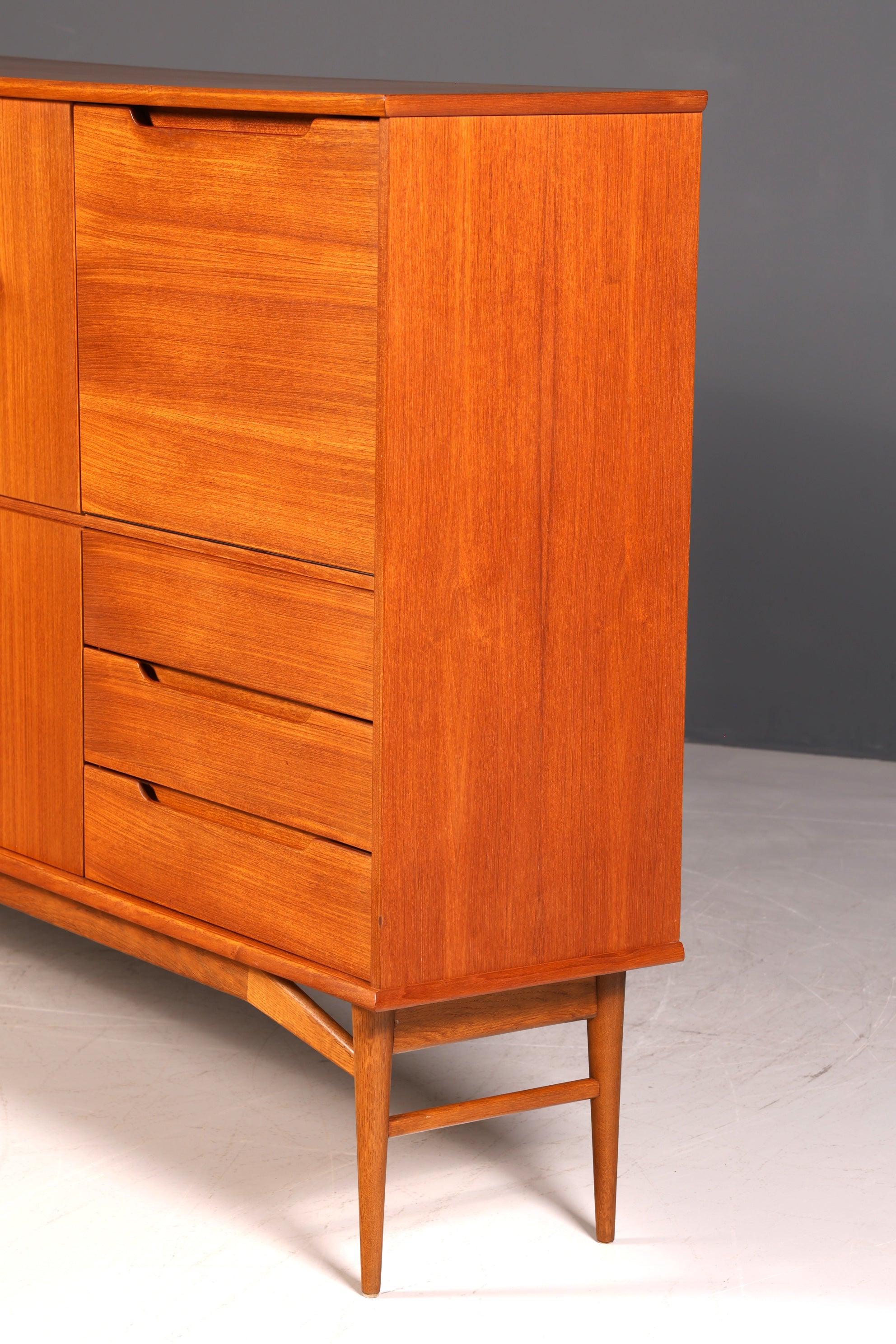 G046 Finish Wunderschönes Mid Century Highboard echt Holz Schrank Büro Kommode 60er Jahre
