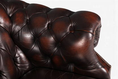 Hauptstadt Möblerei Chesterfield Centurion Sessel aus braunem Echtleder mit klassischer Knopfheftung und Armlehne