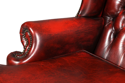 Hauptstadt Möblerei Chesterfield Sofa in rotem Echtleder mit klassischer Knopfheftung und dekorativen Ziernägeln