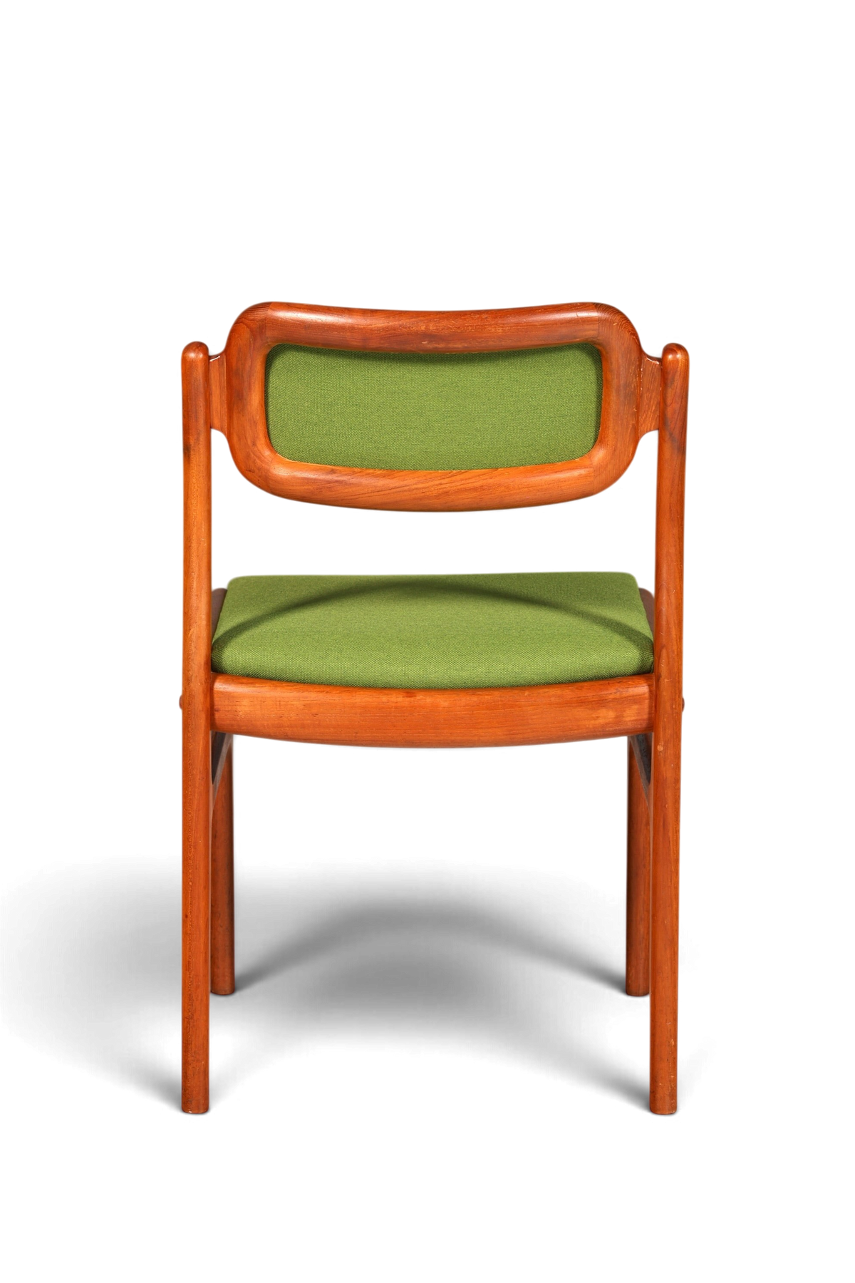 Hauptstadt Möblerei Johannes Andersen Stuhl aus Teakholz mit grünem Stoffbezug im Mid Century Danish Design