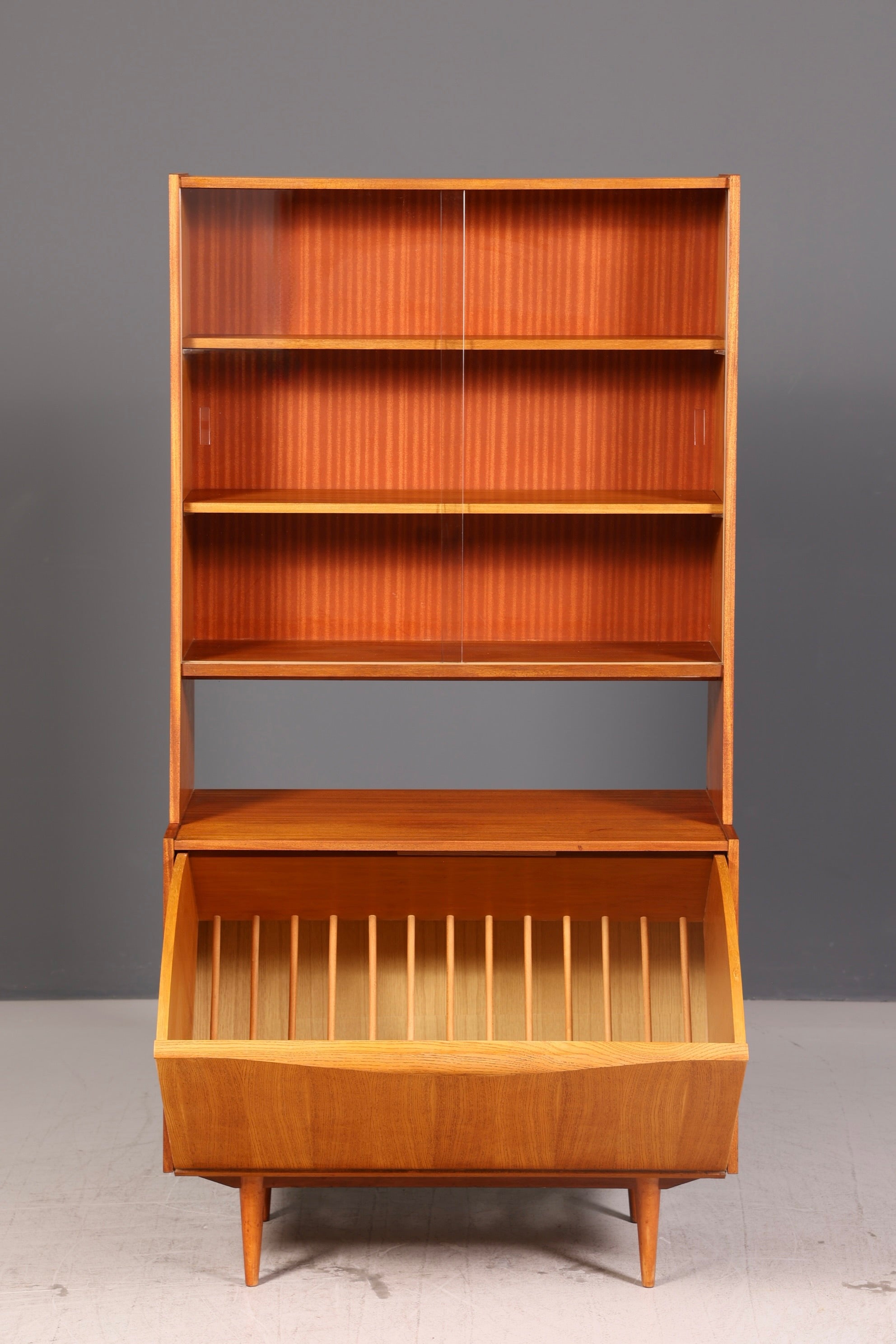 Wunderschönes Mid Century Regal Bücherregal Vintage Highboard Schrank Klapprschrank Holz 60s